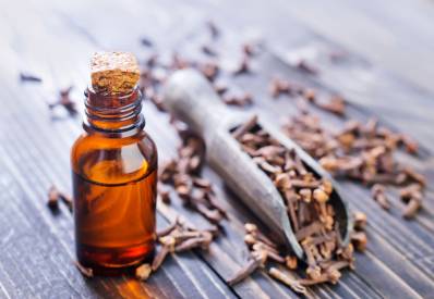 Clove Oil for Toothaches
